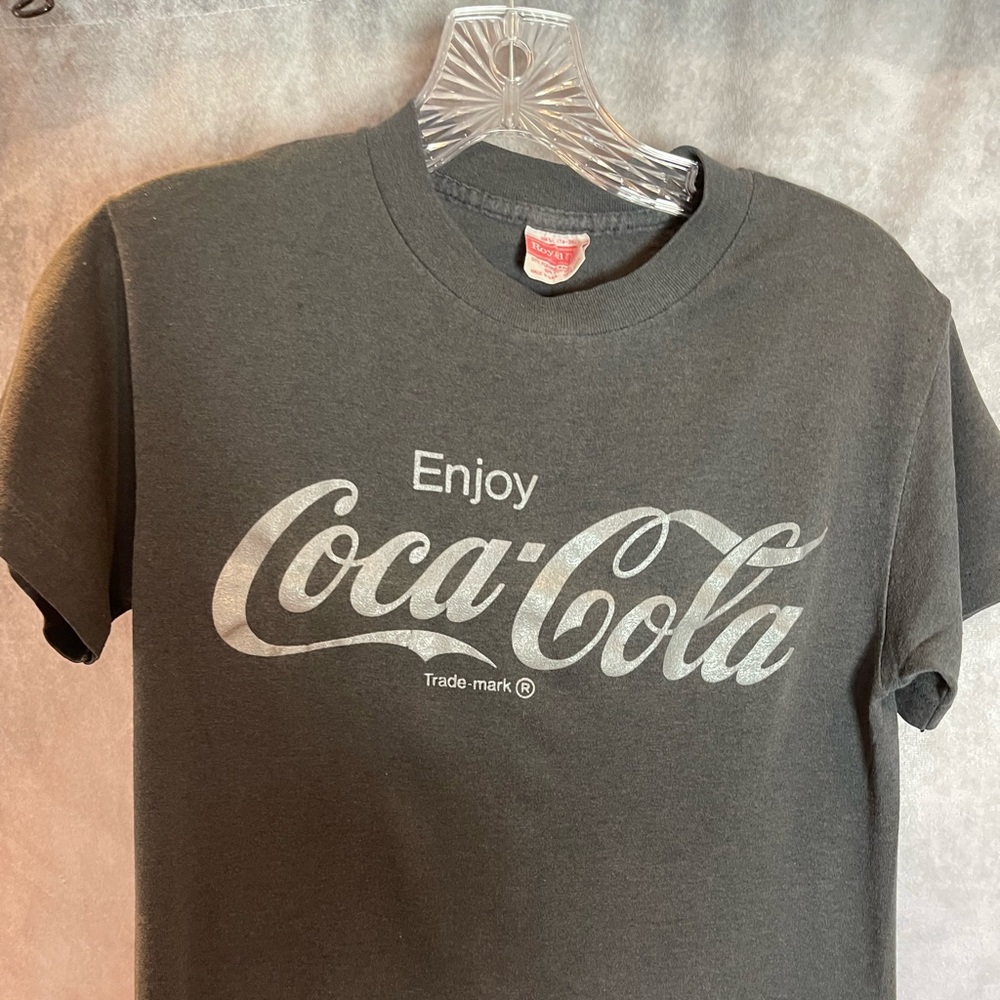 Vintage Coca-cola T-shirt in black.